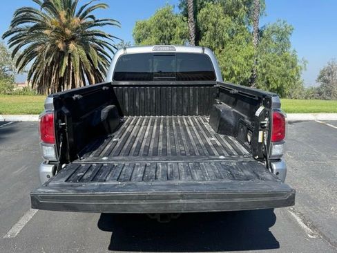 Used 2021 Toyota Tacoma TRD Sport image 6
