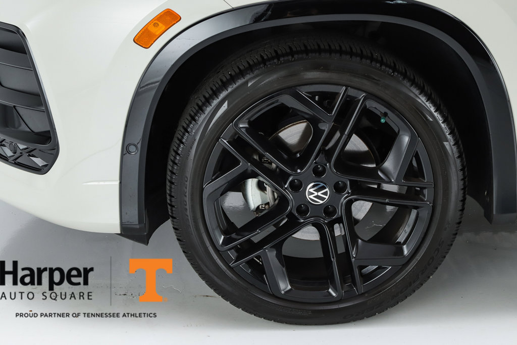 Used 2025 Volkswagen Tiguan SE R-Line FWD image 44