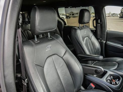 Used 2021 Chrysler Pacifica Touring-L w/ S Appearance Package image 13