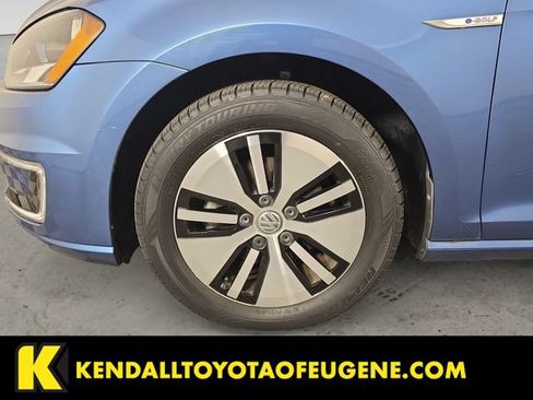 Used 2016 Volkswagen e-Golf SE w/ DC Fast Charging Package FWD image 9
