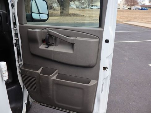 Used 2017 Chevrolet Express 2500 image 23