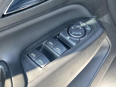 Used 2021 Chevrolet Equinox LT image 18