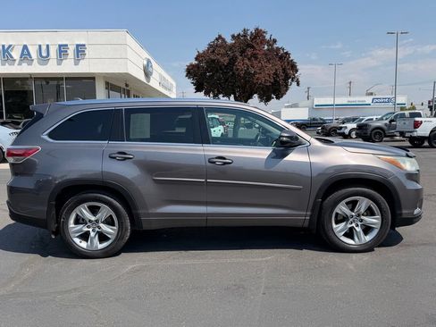 Used 2016 Toyota Highlander Limited Platinum AWD/4WD image 2