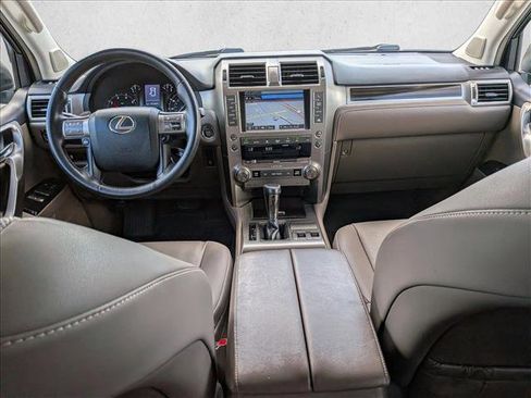 Used 2019 Lexus GX 460 image 17