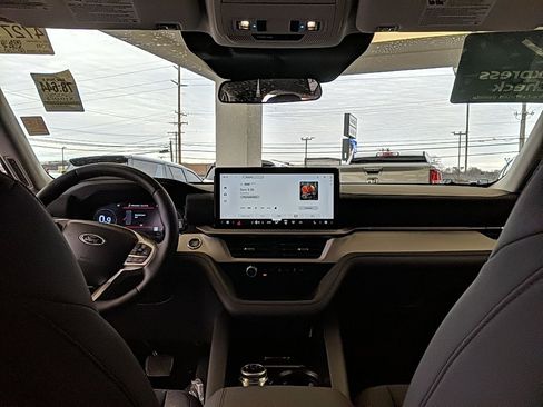 Certified 2025 Ford Explorer Active image 14