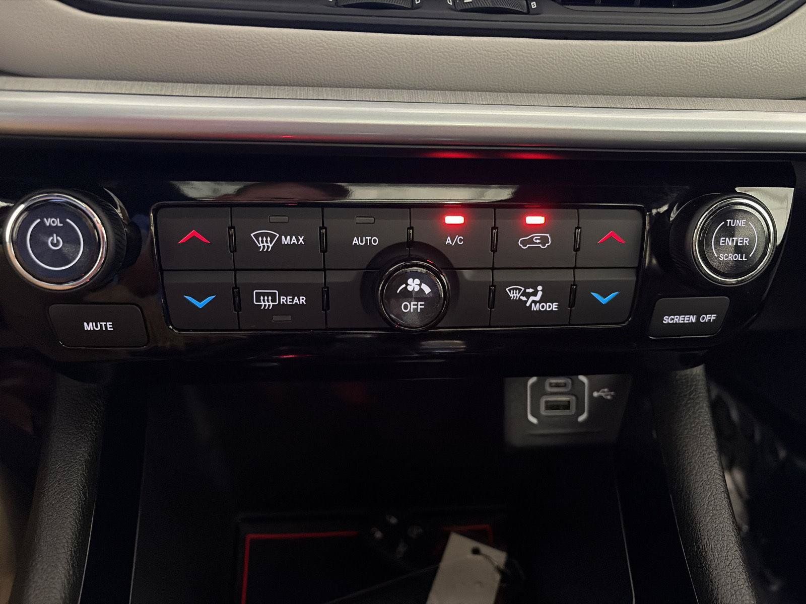 Used 2026 Jeep Compass Limited w/ Sun, Sound & Navigation Group AWD/4WD image 21