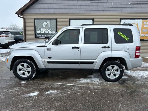 Used 2011 Jeep Liberty 70th Anniversary image 7
