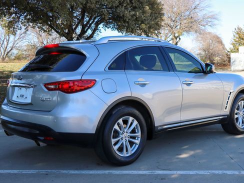 Used 2017 INFINITI QX70 3.7 w/ Premium Package image 6