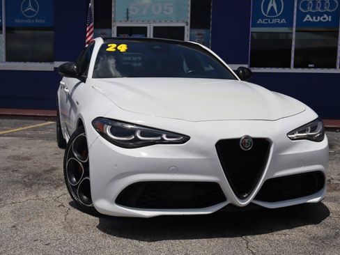 Used 2024 Alfa Romeo Giulia Veloce RWD image 2