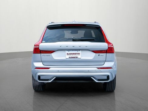 Used 2025 Volvo XC60 B5 Plus image 6