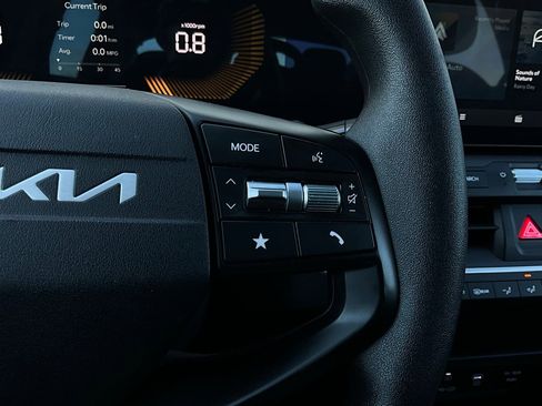 Used 2025 Kia K4 LXS image 35