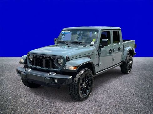 Used 2025 Jeep Gladiator Sport AWD/4WD image 7
