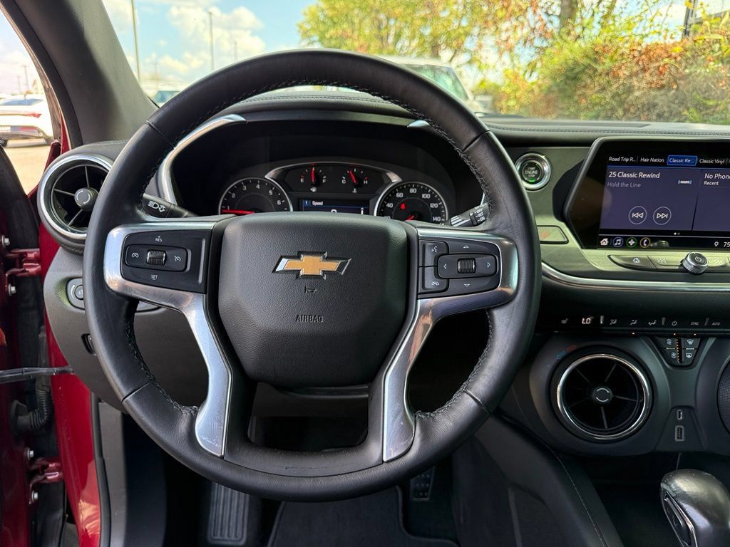 Used 2019 Chevrolet Blazer LT FWD image 11