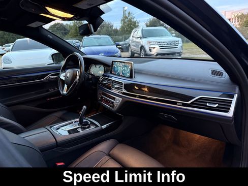 Used 2018 BMW 750i xDrive image 23