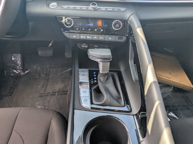 Used 2025 Hyundai Elantra SEL FWD image 19