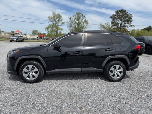 Used 2020 Toyota RAV4 LE image 3