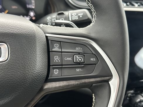 New 2025 Jeep Grand Cherokee L Limited w/ Luxury Tech Group II image 18