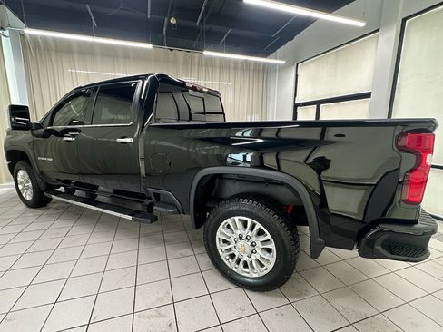 Used 2022 Chevrolet Silverado 2500 High Country w/ Z71 Off-Road Package image 12