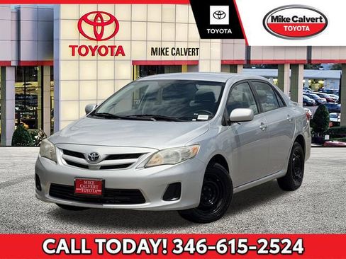 Used 2011 Toyota Corolla LE FWD image 1