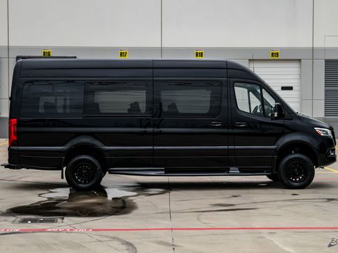 Used 2024 Mercedes-Benz Sprinter 2500 image 21