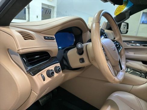 Used 2019 Cadillac Escalade ESV Platinum image 30