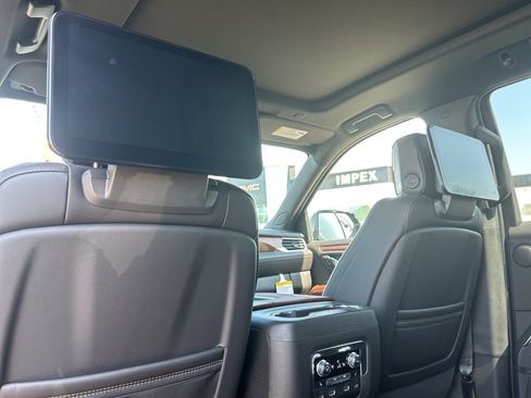 Used 2023 GMC Yukon Denali Ultimate image 13