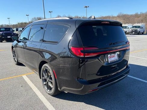 New 2026 Chrysler Pacifica Select w/ S Appearance Package FWD image 5