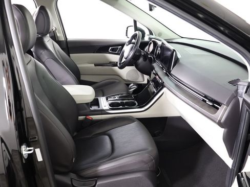 Certified 2024 Kia Carnival EX FWD image 30