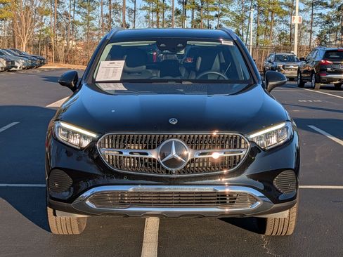 Used 2025 Mercedes-Benz GLC 350e 4MATIC image 3