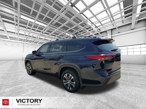 Used 2022 Toyota Highlander XLE image 4