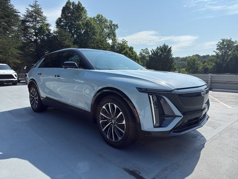 Used 2024 Cadillac Lyriq Sport AWD/4WD image 4