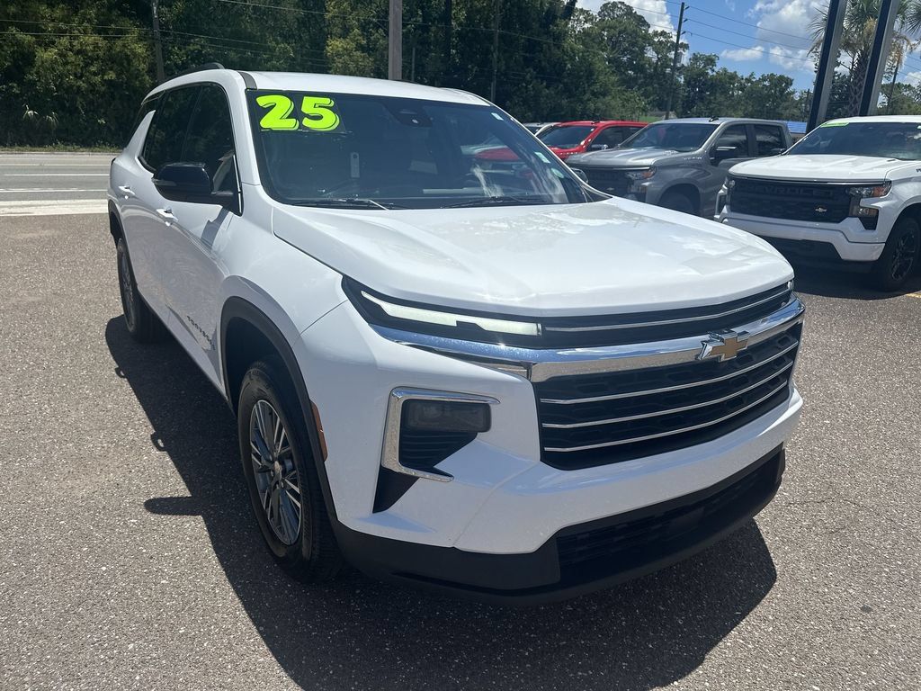 Used 2025 Chevrolet Traverse LT FWD image 10