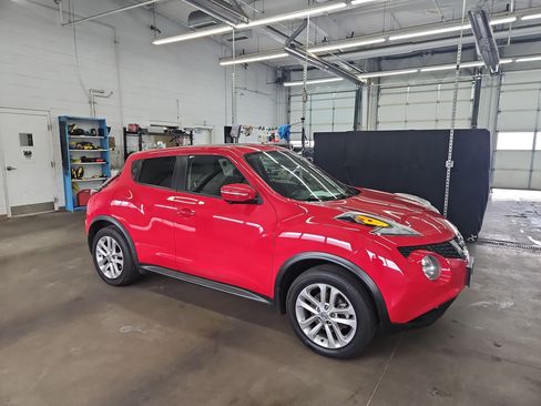 Used 2016 Nissan Juke SV w/ Technology Package AWD/4WD image 2