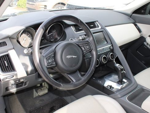 Used 2019 Jaguar E-PACE S image 10