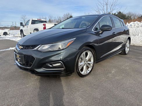 Used 2018 Chevrolet Cruze Premier image 2