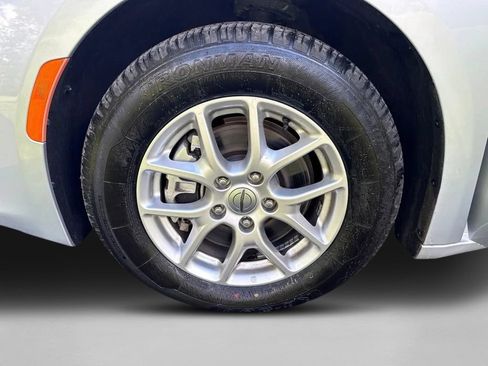 Used 2023 Chrysler Voyager LX FWD image 10