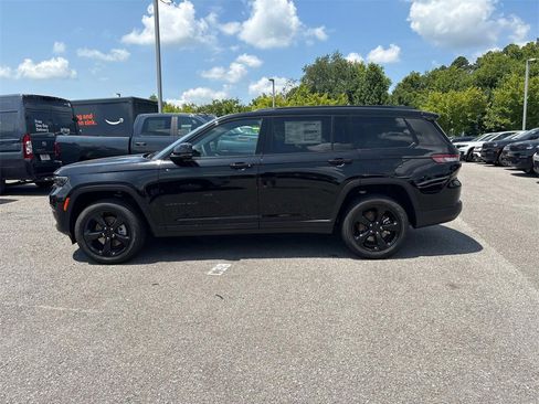 New 2025 Jeep Grand Cherokee L Limited w/ Black Appearance Package image 5