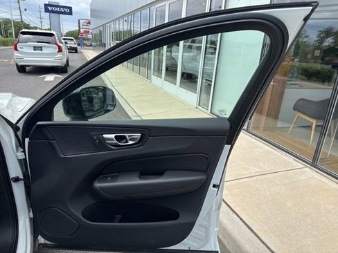 Certified 2025 Volvo XC60 B5 Plus AWD/4WD image 14