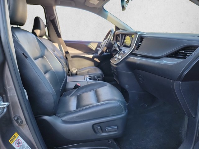 Used 2015 Toyota Sienna SE FWD image 25