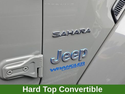 Used 2022 Jeep Wrangler Unlimited Sahara w/ Safety Group AWD/4WD image 8