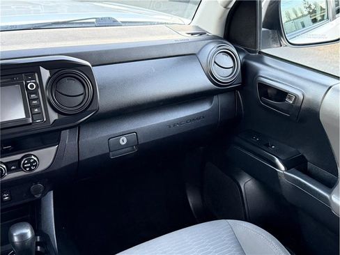 Used 2018 Toyota Tacoma SR image 19