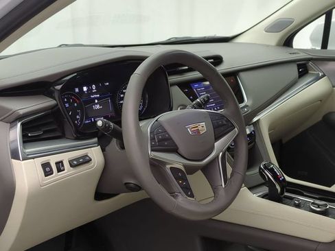 Certified 2024 Cadillac XT5 Premium Luxury w/ Technology Package AWD/4WD image 9