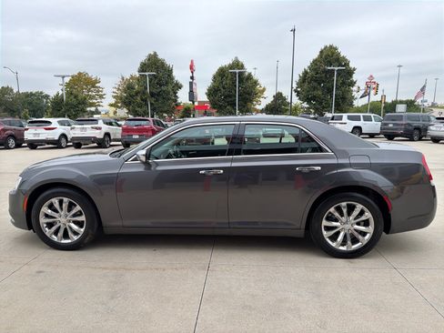 Used 2017 Chrysler 300 C w/ Light Group AWD/4WD image 5
