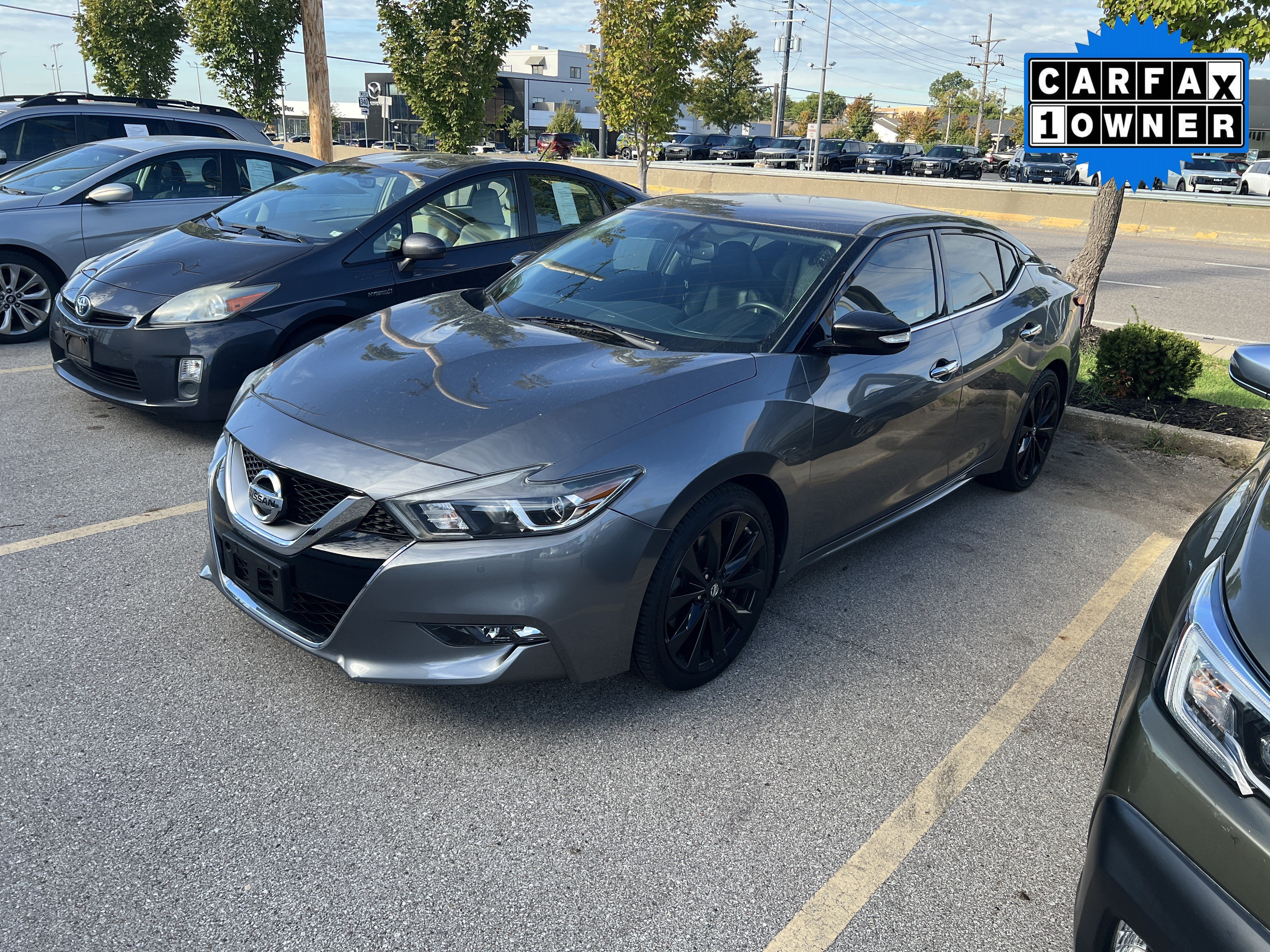 Used 2017 Nissan Maxima SR w/ Midnight Edition FWD image 2