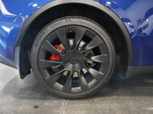 Used 2021 Tesla Model Y Long Range AWD/4WD image 11
