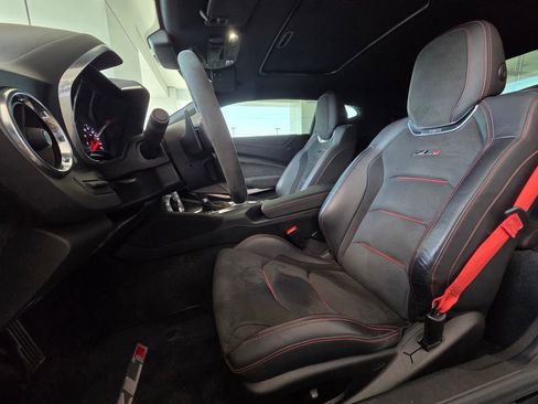 Used 2018 Chevrolet Camaro ZL1 image 24