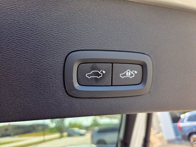Certified 2023 Volvo C40 P8 Recharge Ultimate AWD/4WD image 21