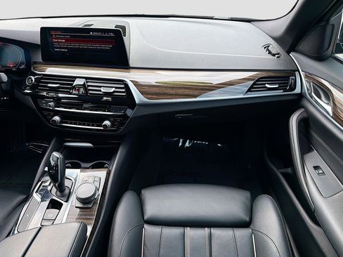 Used 2020 BMW 530i w/ Convenience Package image 18