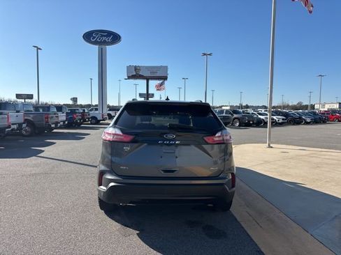 Used 2022 Ford Edge SEL w/ Sport Appearance Package image 4