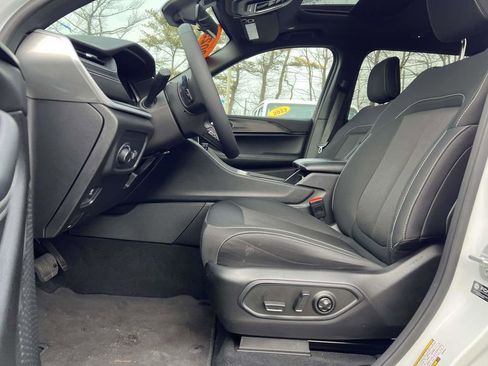 Used 2025 Jeep Grand Cherokee L Laredo image 12